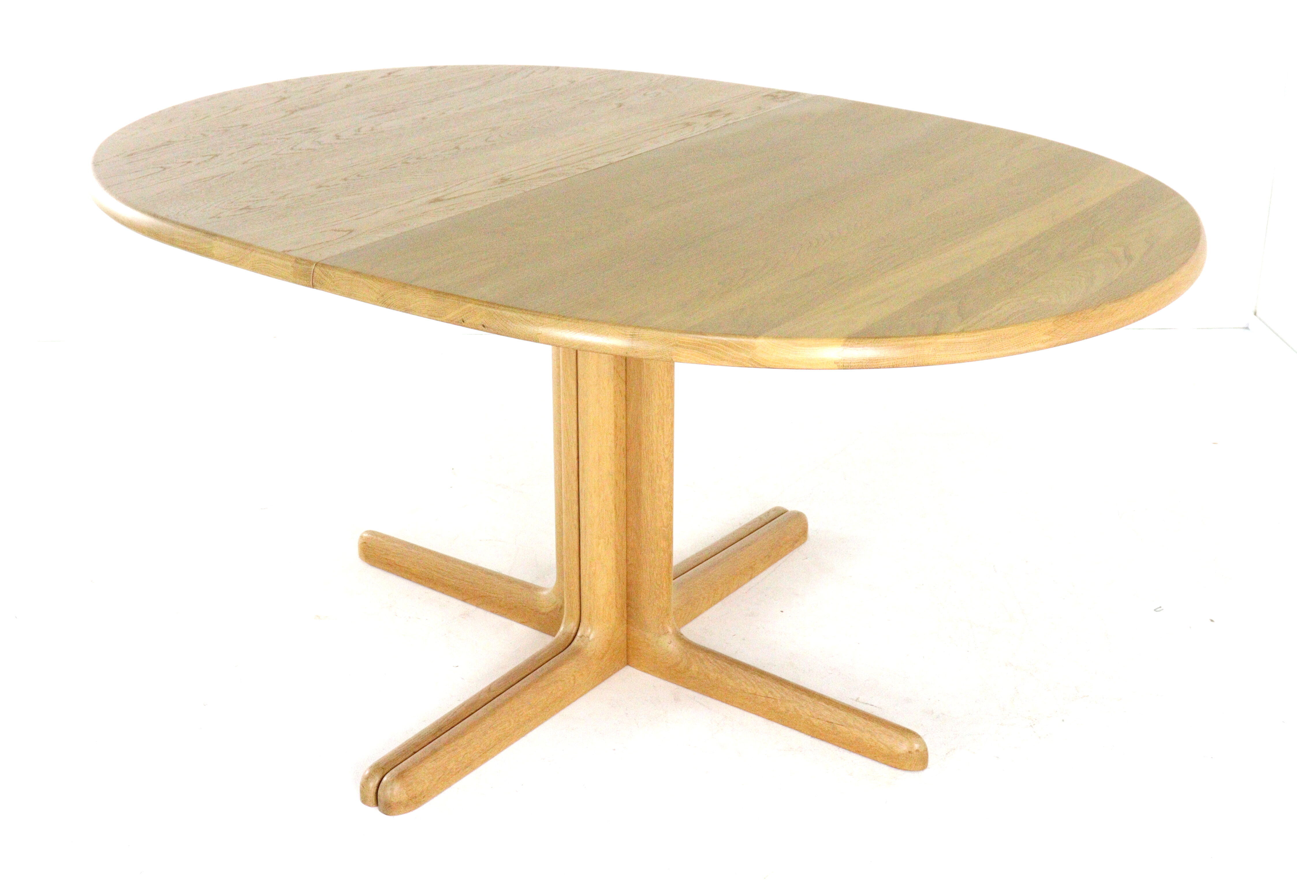 Juul Kristensen for JK Møbler oval oak extendable dining table 'Nakskov'