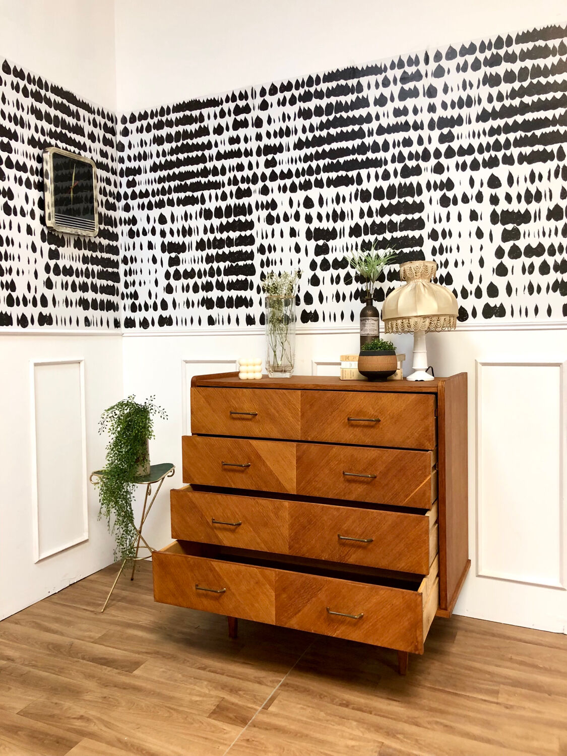 Vintage chest of drawers bobbin feet