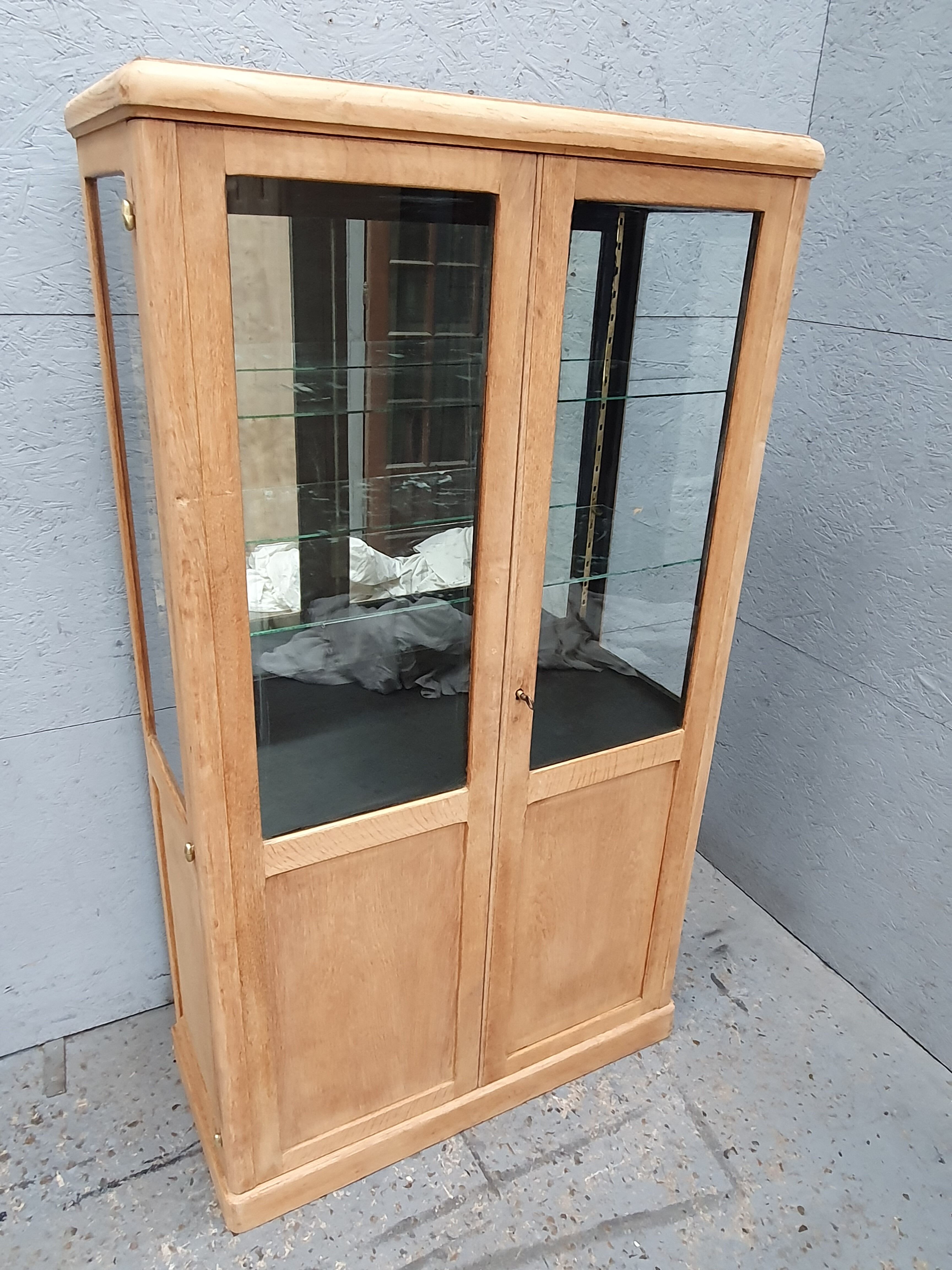 Vintage trend-going two-door raw oak window