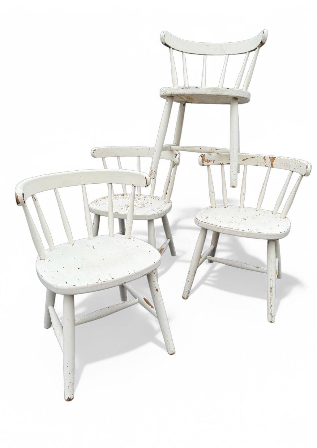 Set of 4 vintage Scandinavian chairs in solid wood.