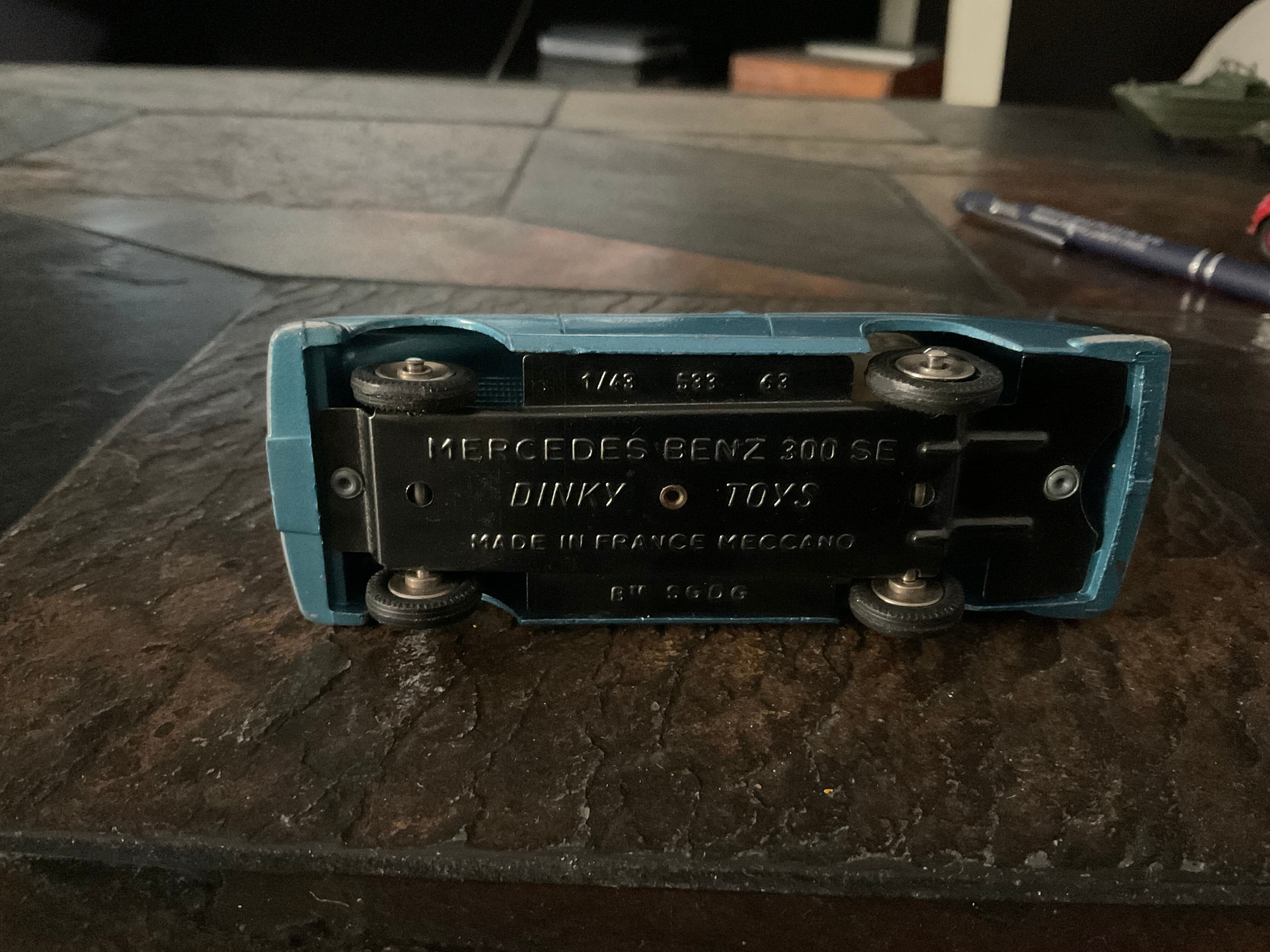 Car Dinky toys . Mercedes Benz 300 SE
