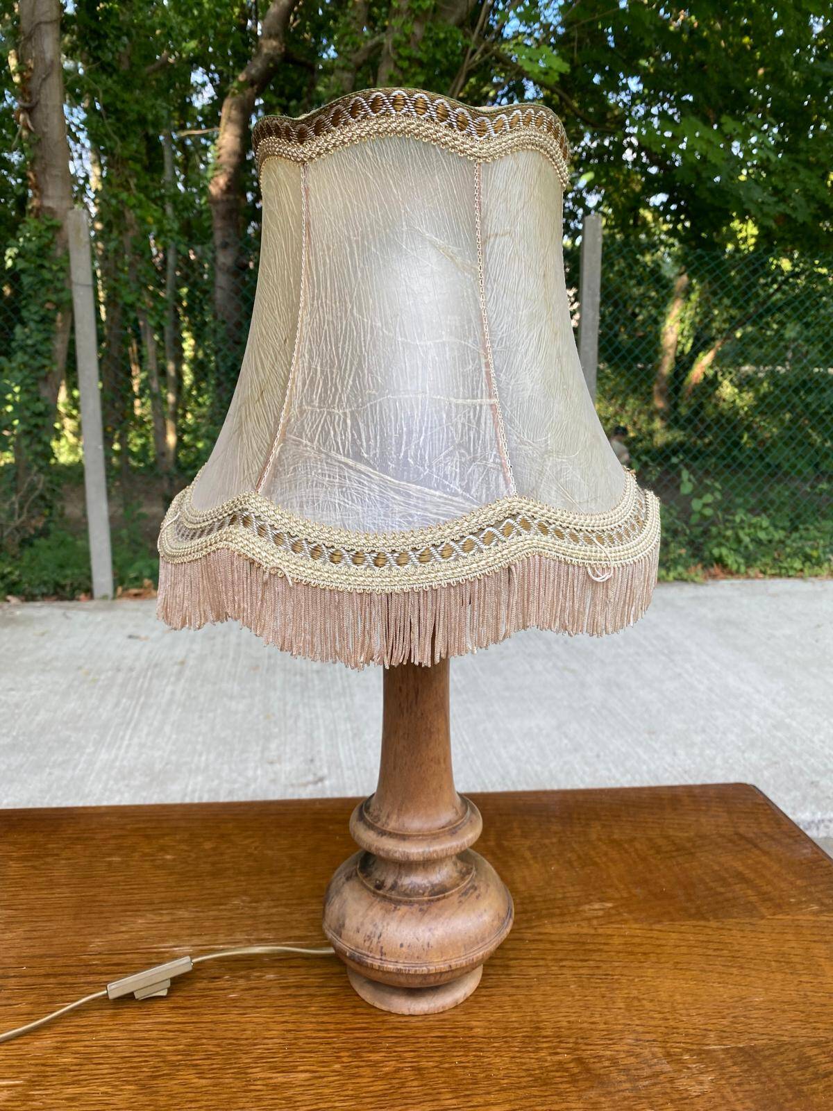 Lampe à poser vintage en bois tourné et sculpté 1950