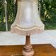 Lampe à poser vintage en bois tourné et sculpté 1950
