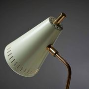 Adjustable table lamp in patinated brass and green metal