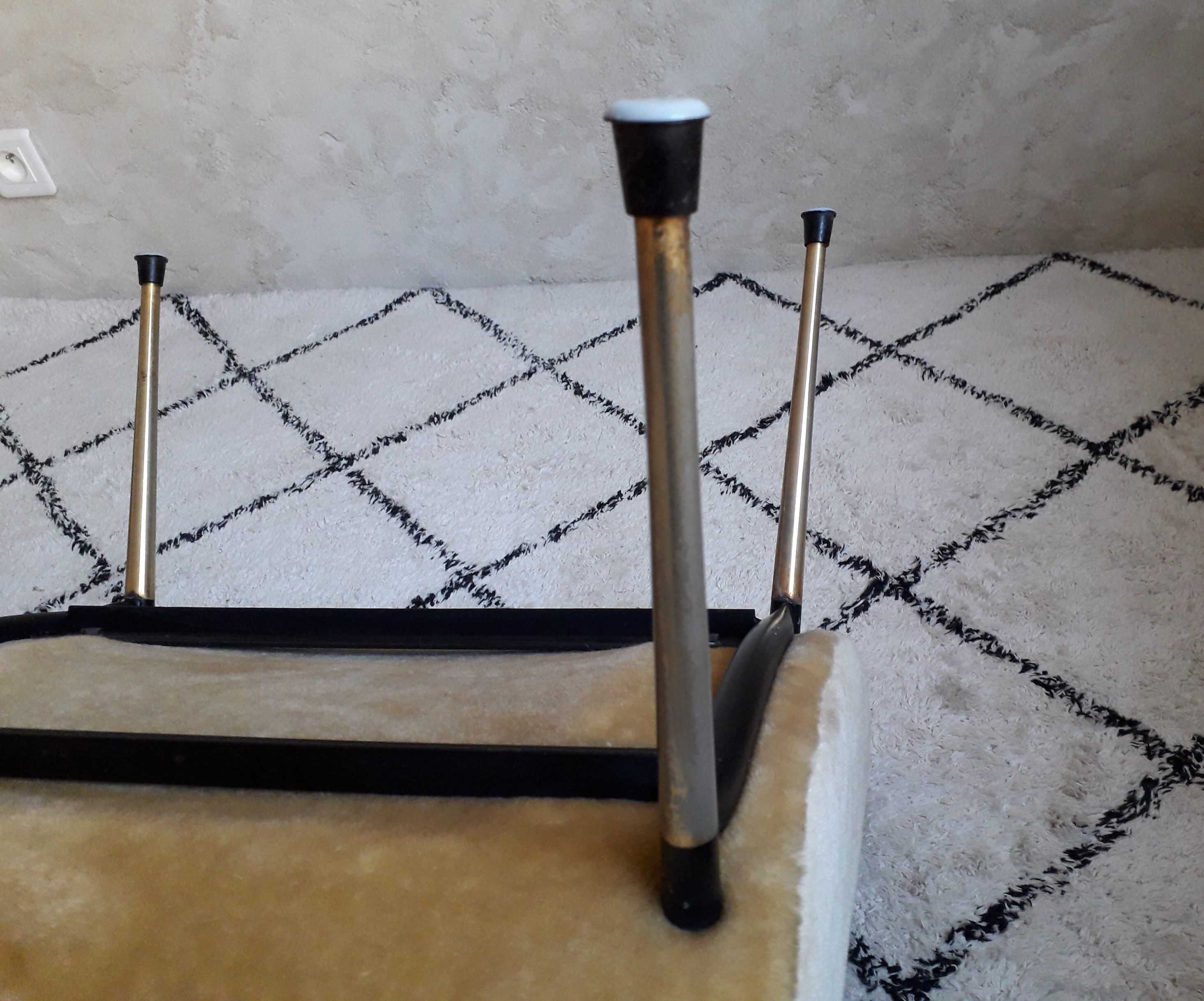 Pelfran chair, Kiss model