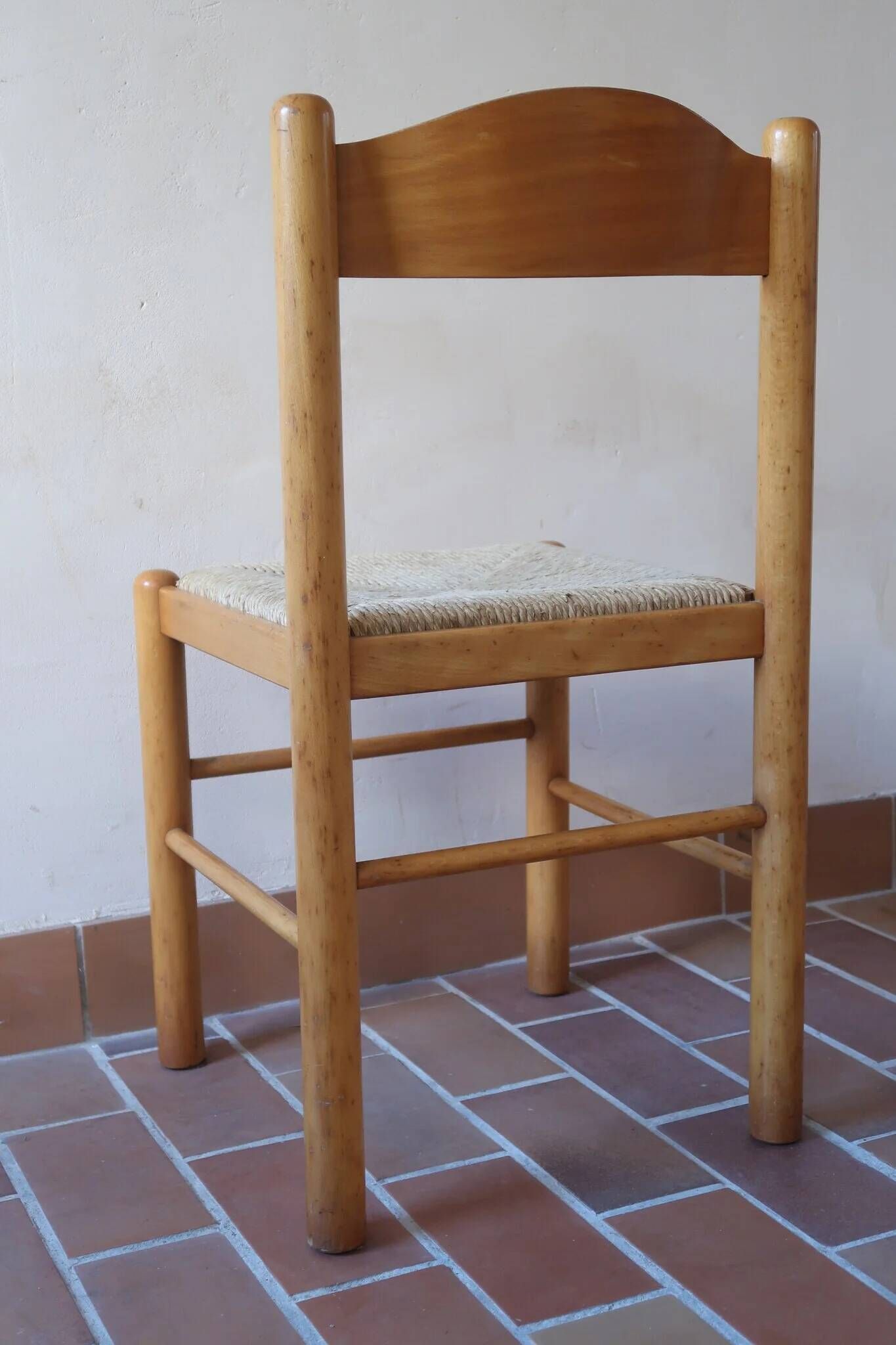 4 solid pine chairs, straw seats, shaped backrest.