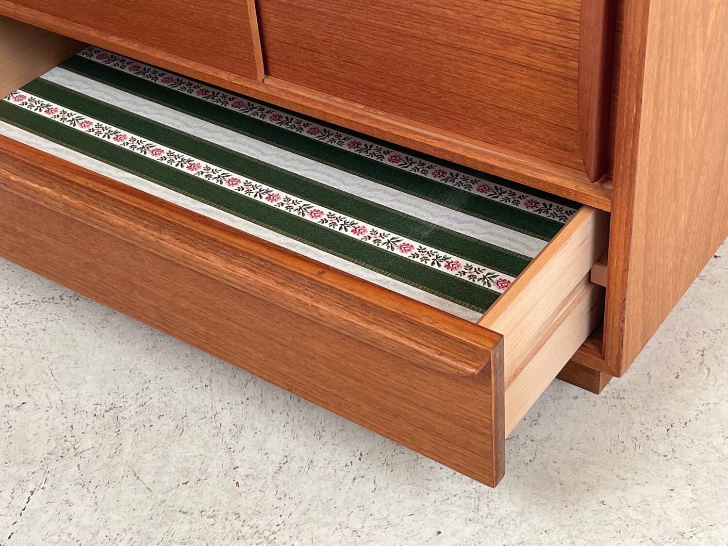 Teak bedside table/chest of drawers, 1960s
