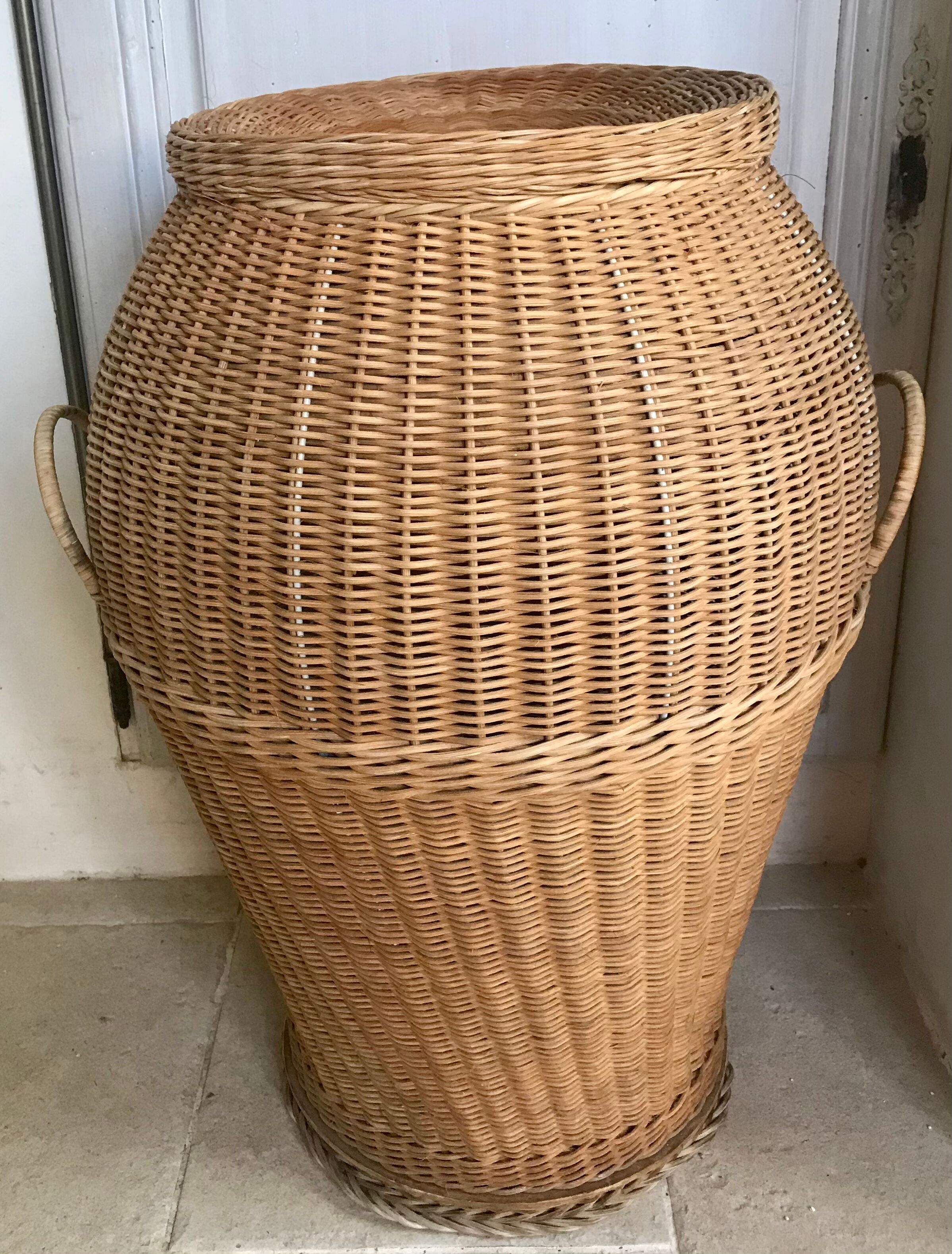Vintage basket 67cm