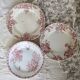 3 assiettes plates antiques dépareillées terre de fer rouge