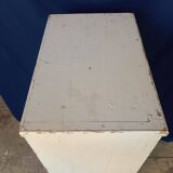 Parisian type storage unit with one door