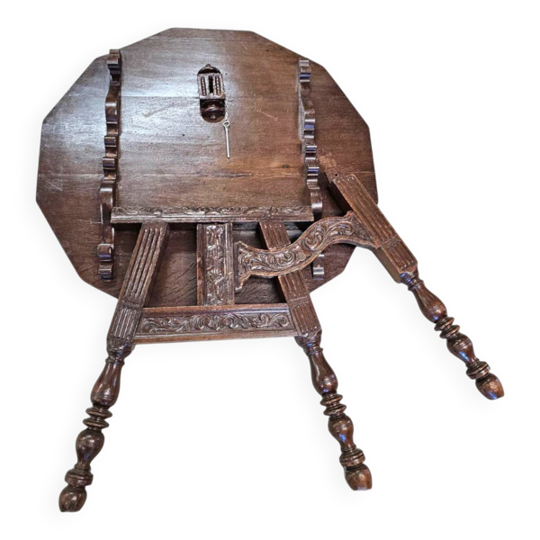 Table pliante antique sculptée en forme de tripode / Pays-Bas / chêne / XIXe siècle vers 1880