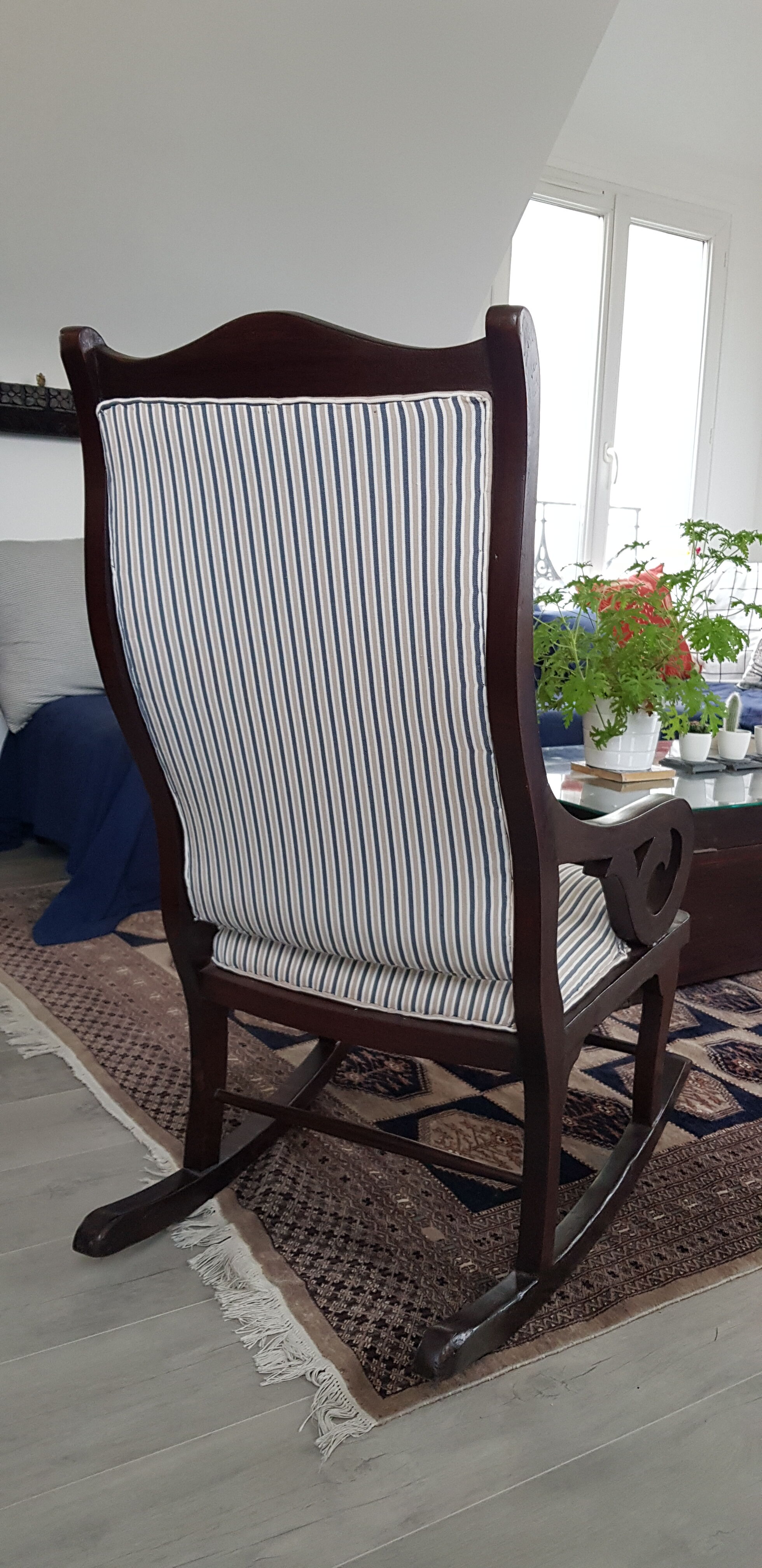 Rocking chair in Indian rosewood, Pondicherry 19th century