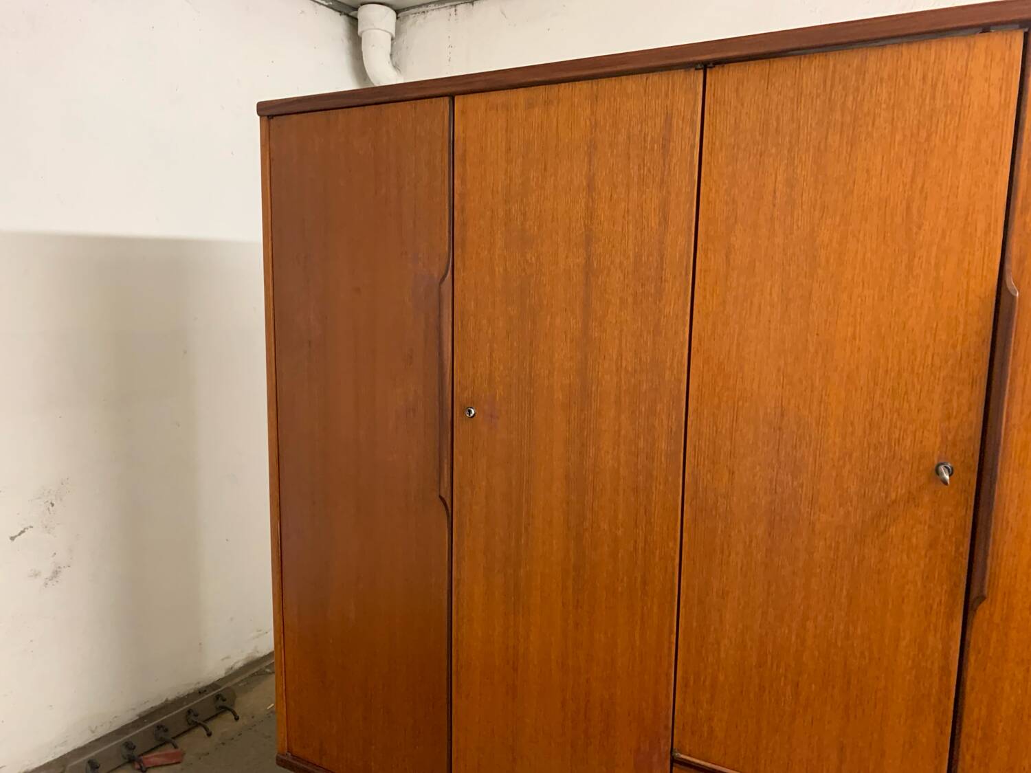 Armoire scandinave vintage en teck