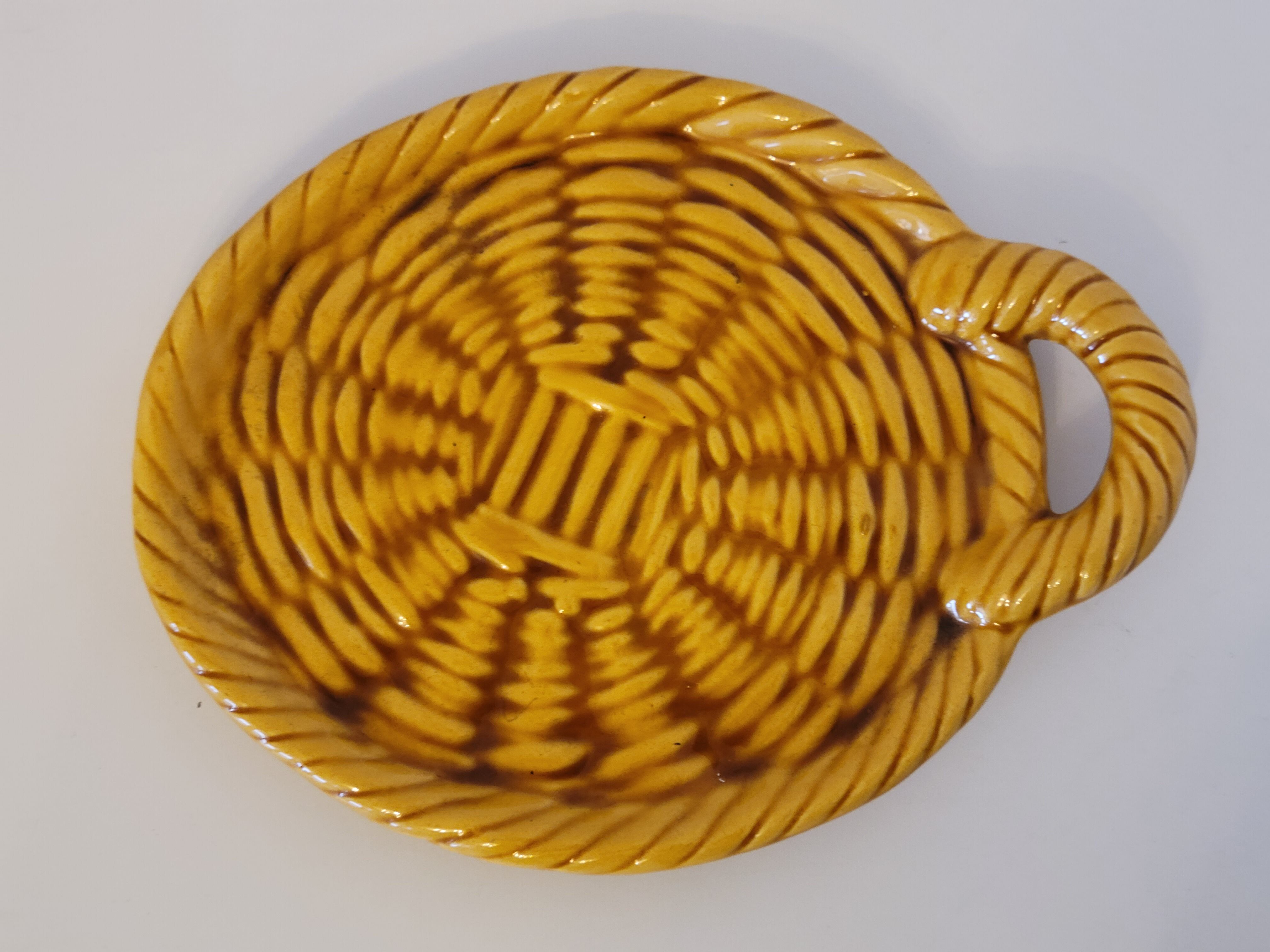 Servant cup or braided ceramic decoration bottle underwear