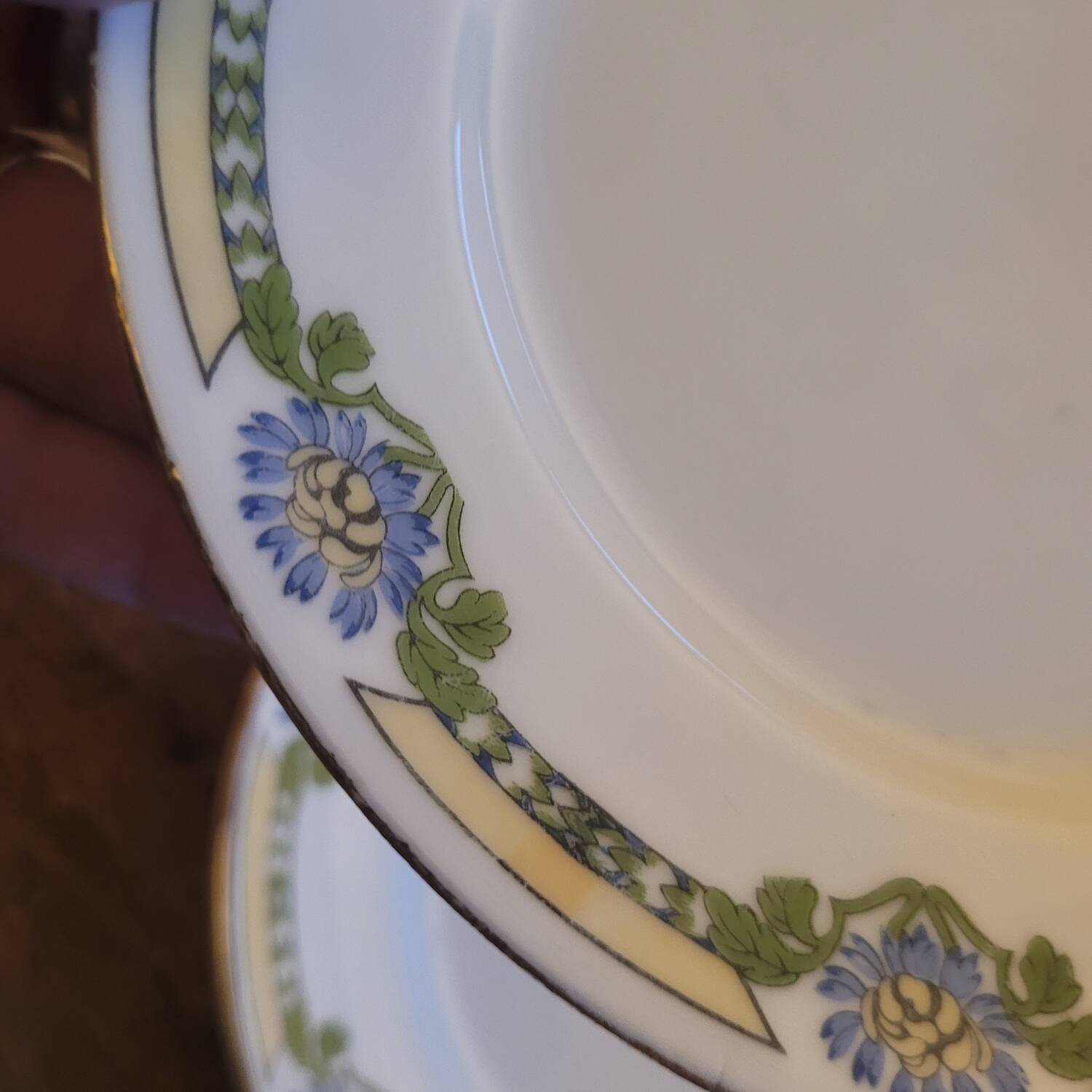 Set of 10 fine porcelain plates with Art Deco decoration.