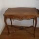 Table bureau et sa chaise de style Louis X.V. en noyer