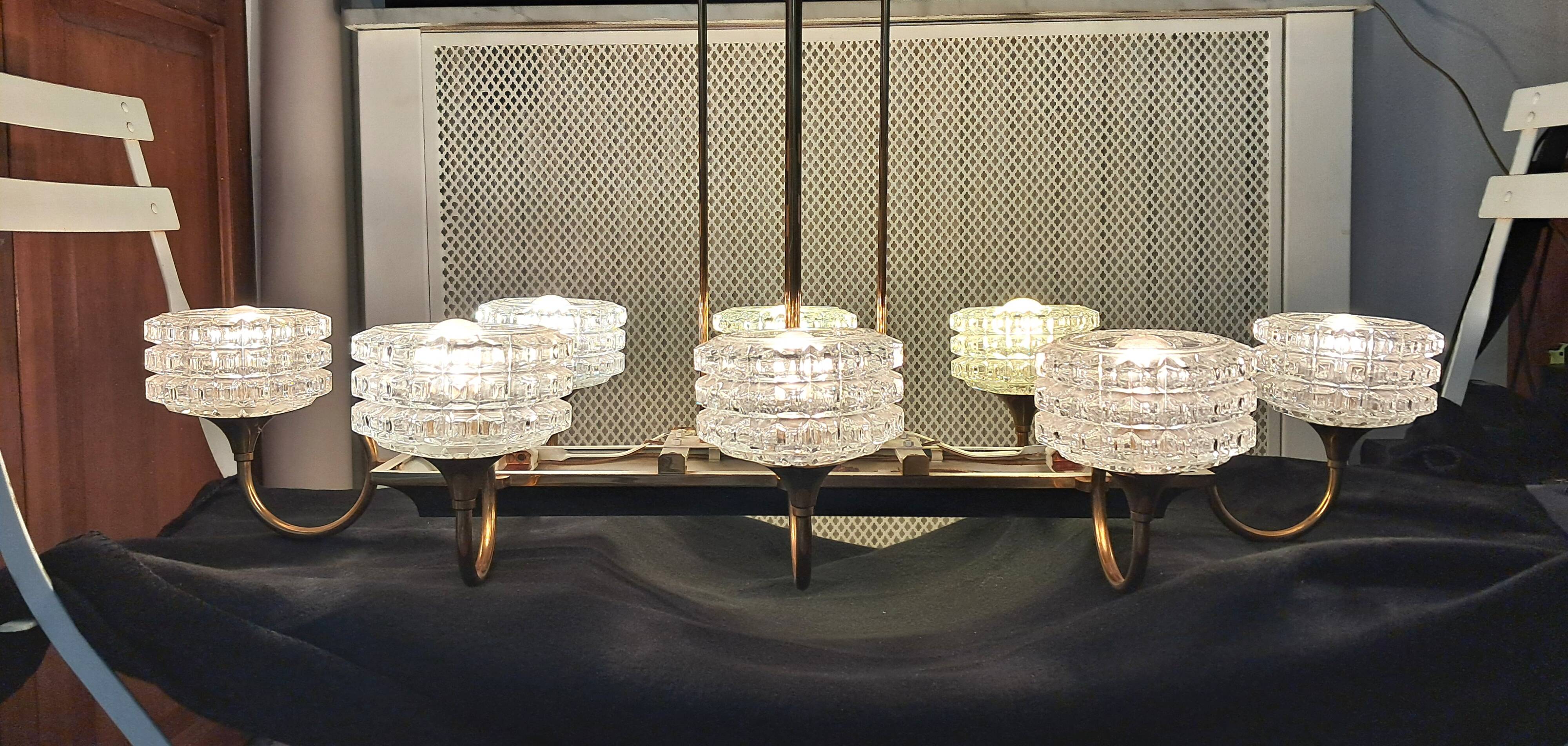 Eight-light chandelier in gilded brass and blue, 1950.