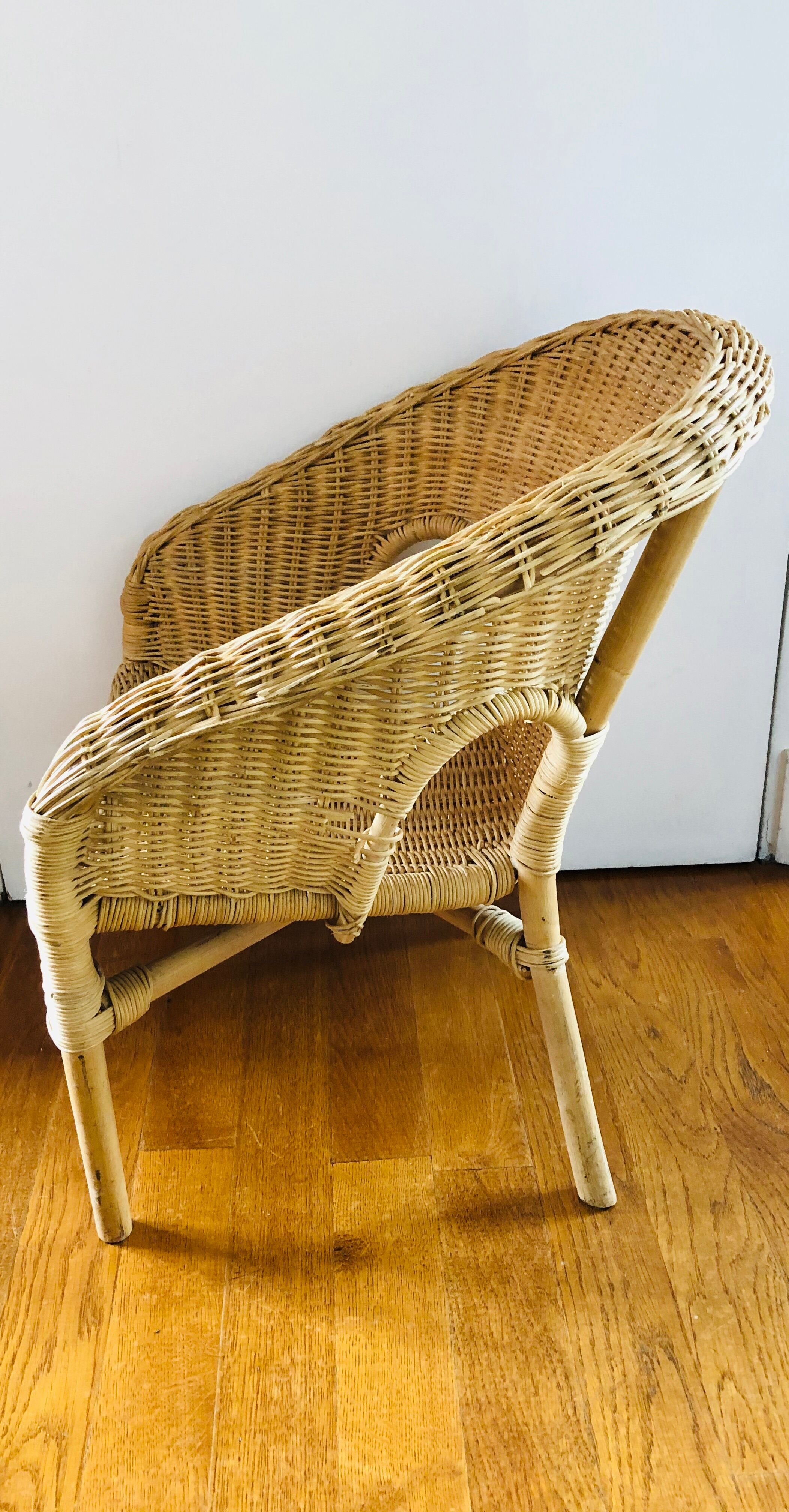 Wicker child chair