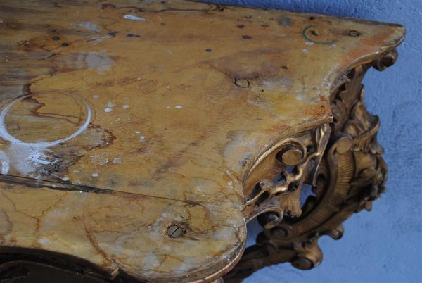 Console Louis XV en bois doré dessus marbre