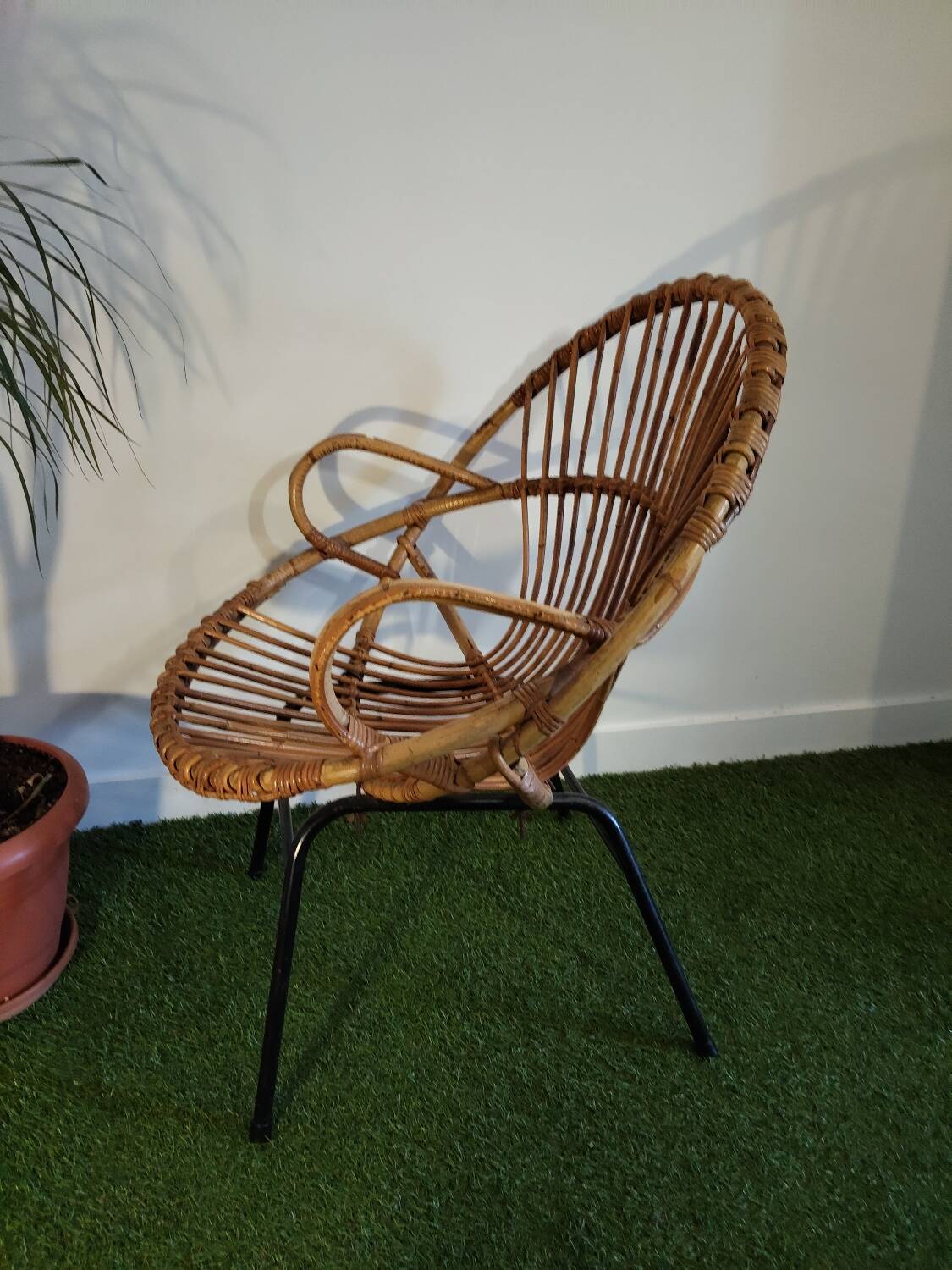 Vintage basket chair in rattan and metal – 1950s/60s