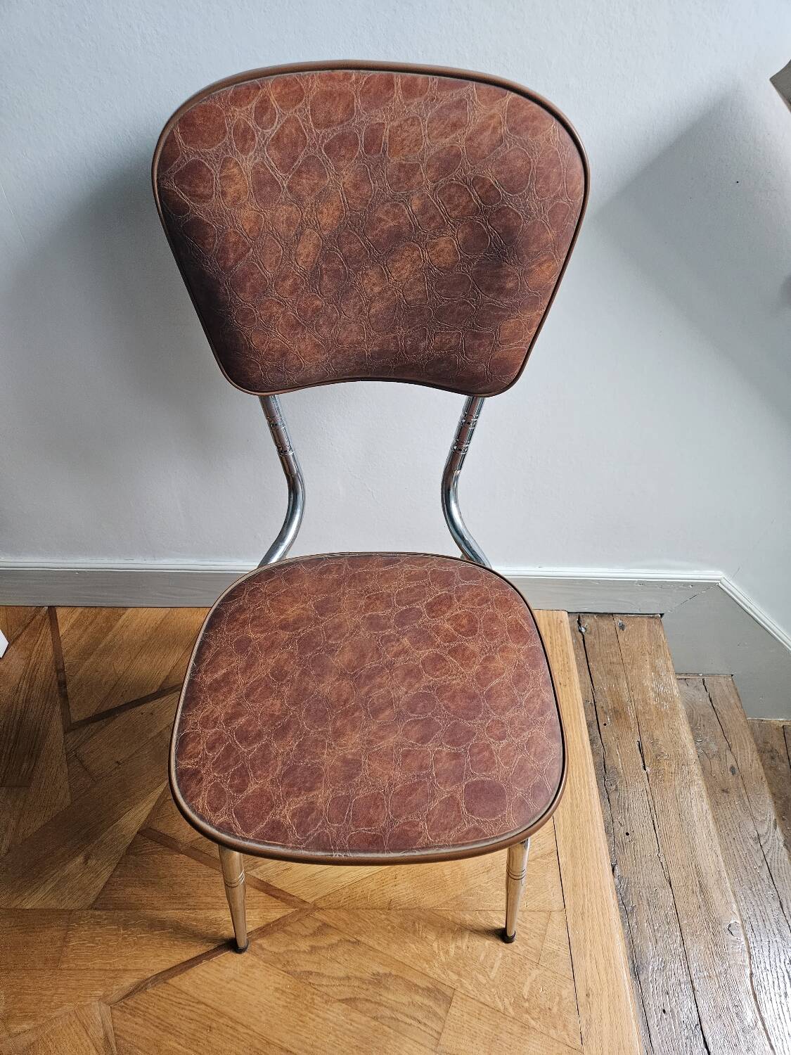 70s crocodile chair