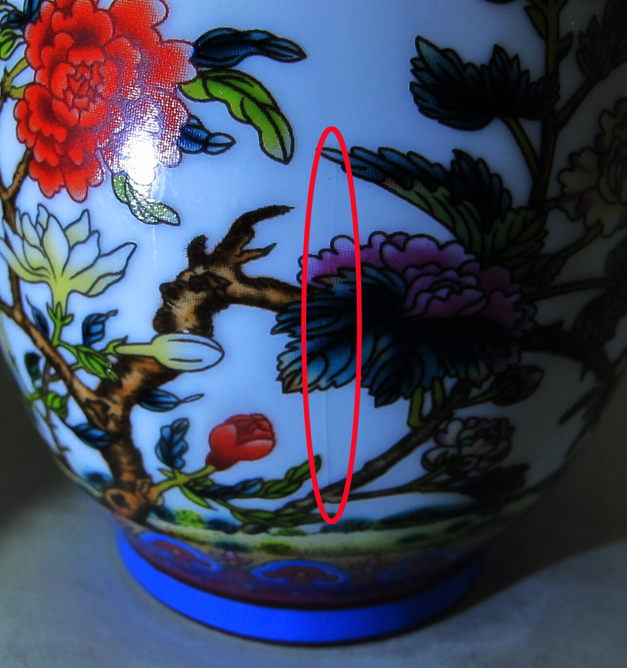small pink family vase in Chinese porcelain China