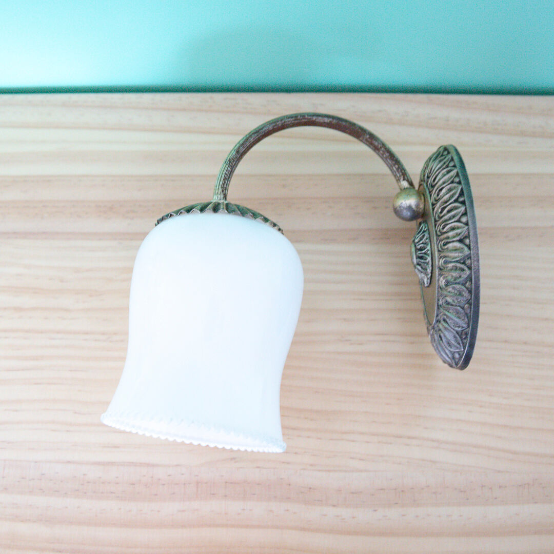 Metal wall lamp and serrated glass globe