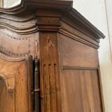 Bonnetière a chapeau de gendarme de style Louis XV en merisier XIX siècle