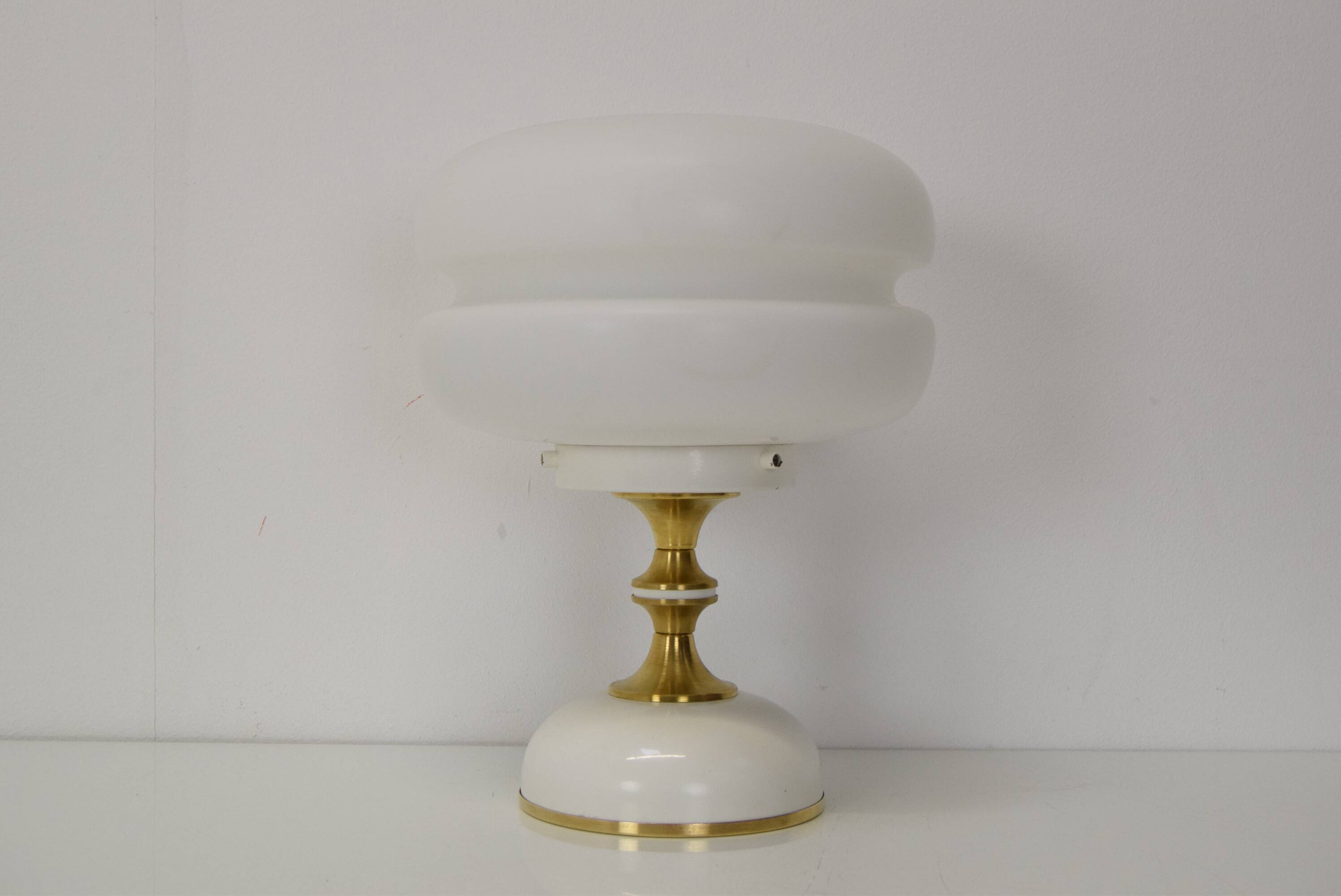 Lampe de table élégante/Napako, Tchécoslovaquie, années 1970.