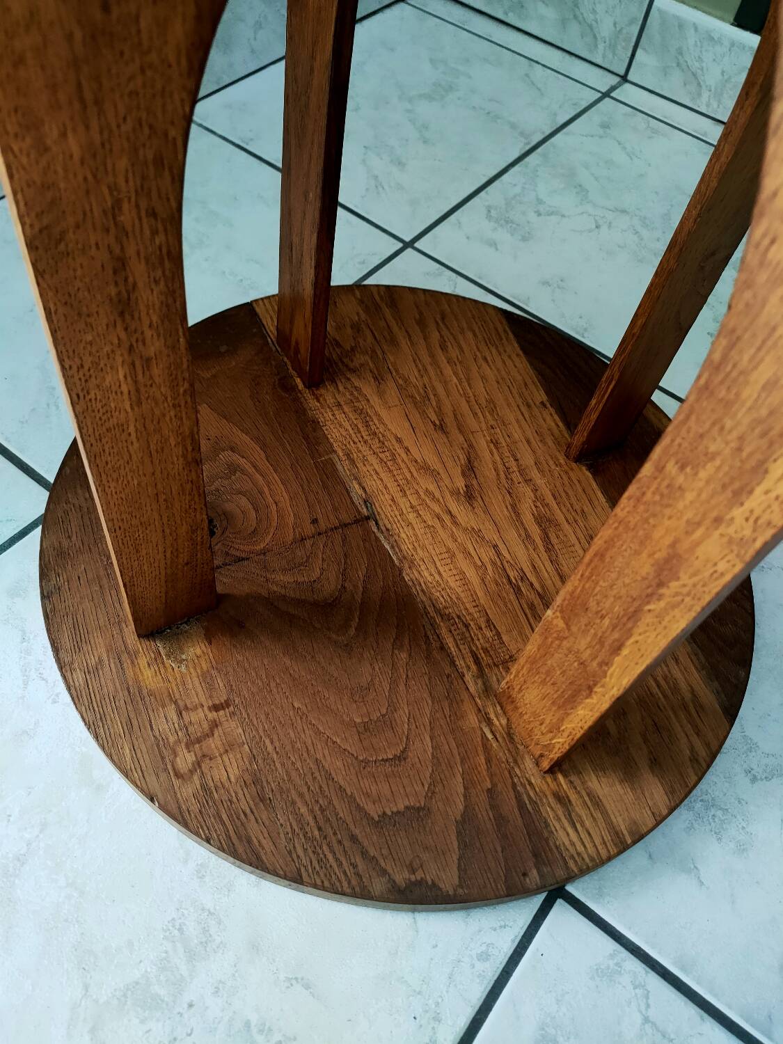Antique Art Deco oak pedestal table