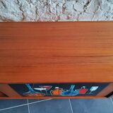 Vintage row with sliding doors and ceramic decoration