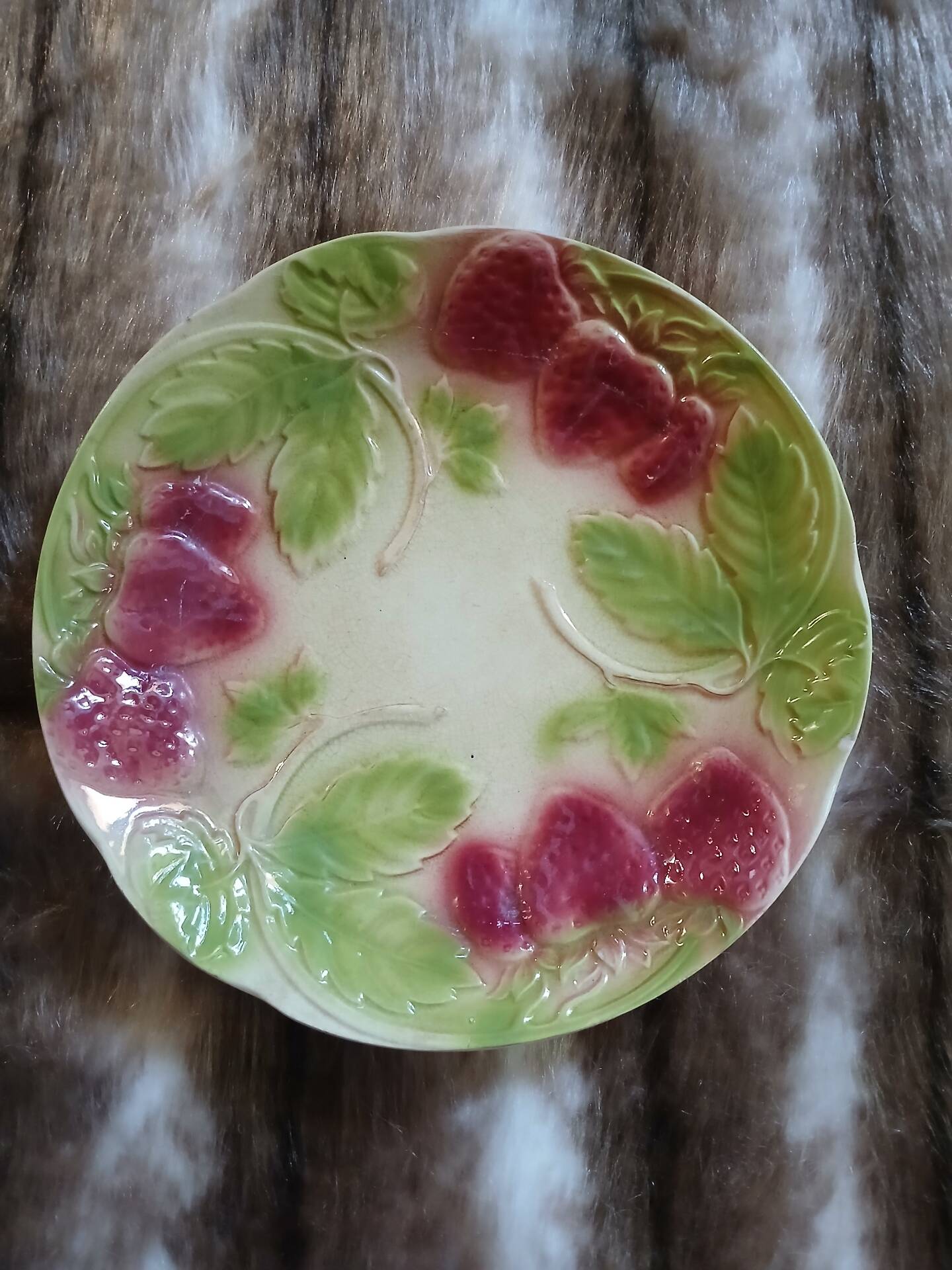 2 antique dessert plates in majolica