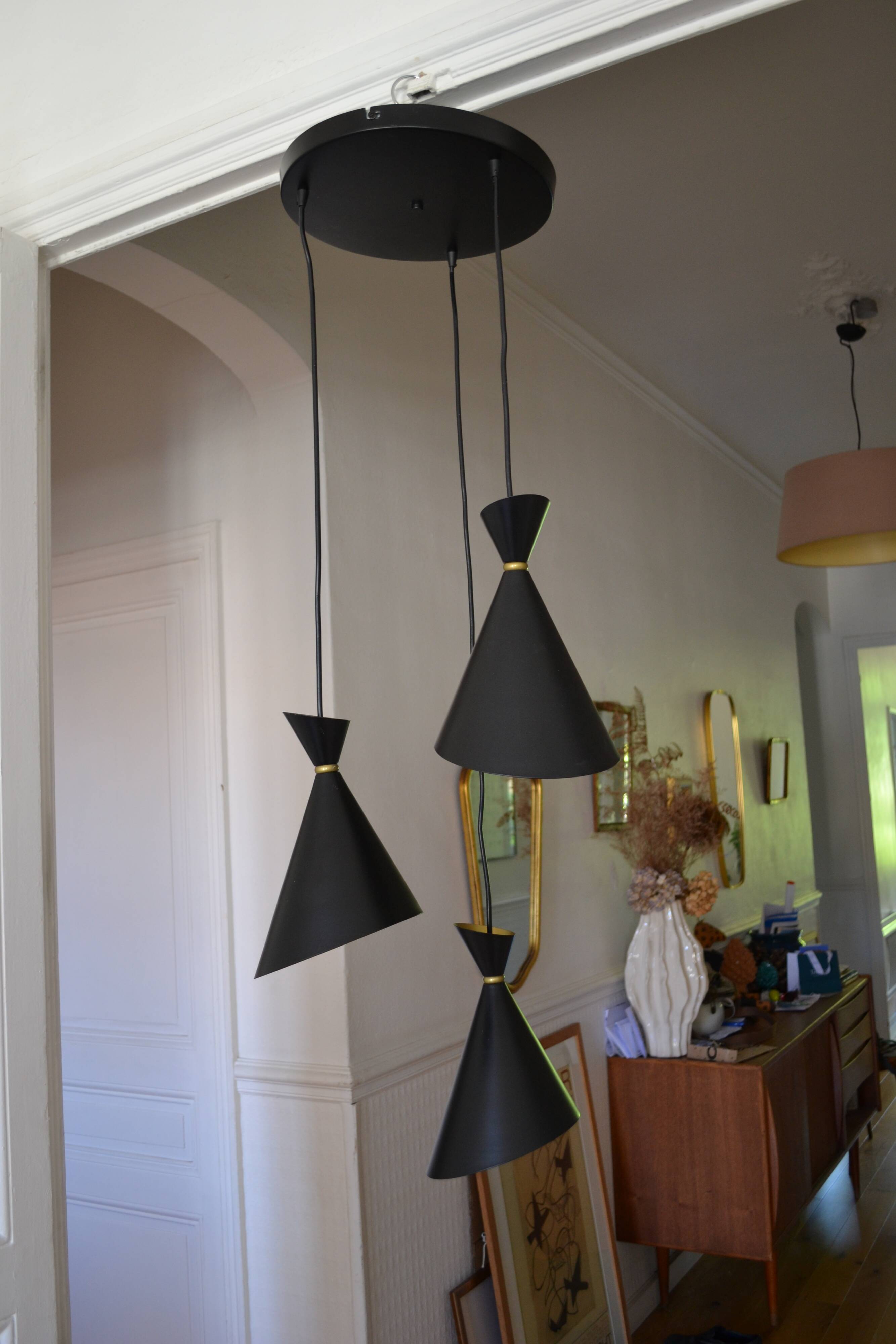 Vintage large chandelier with 3 tulips in black and gold Diabolo.