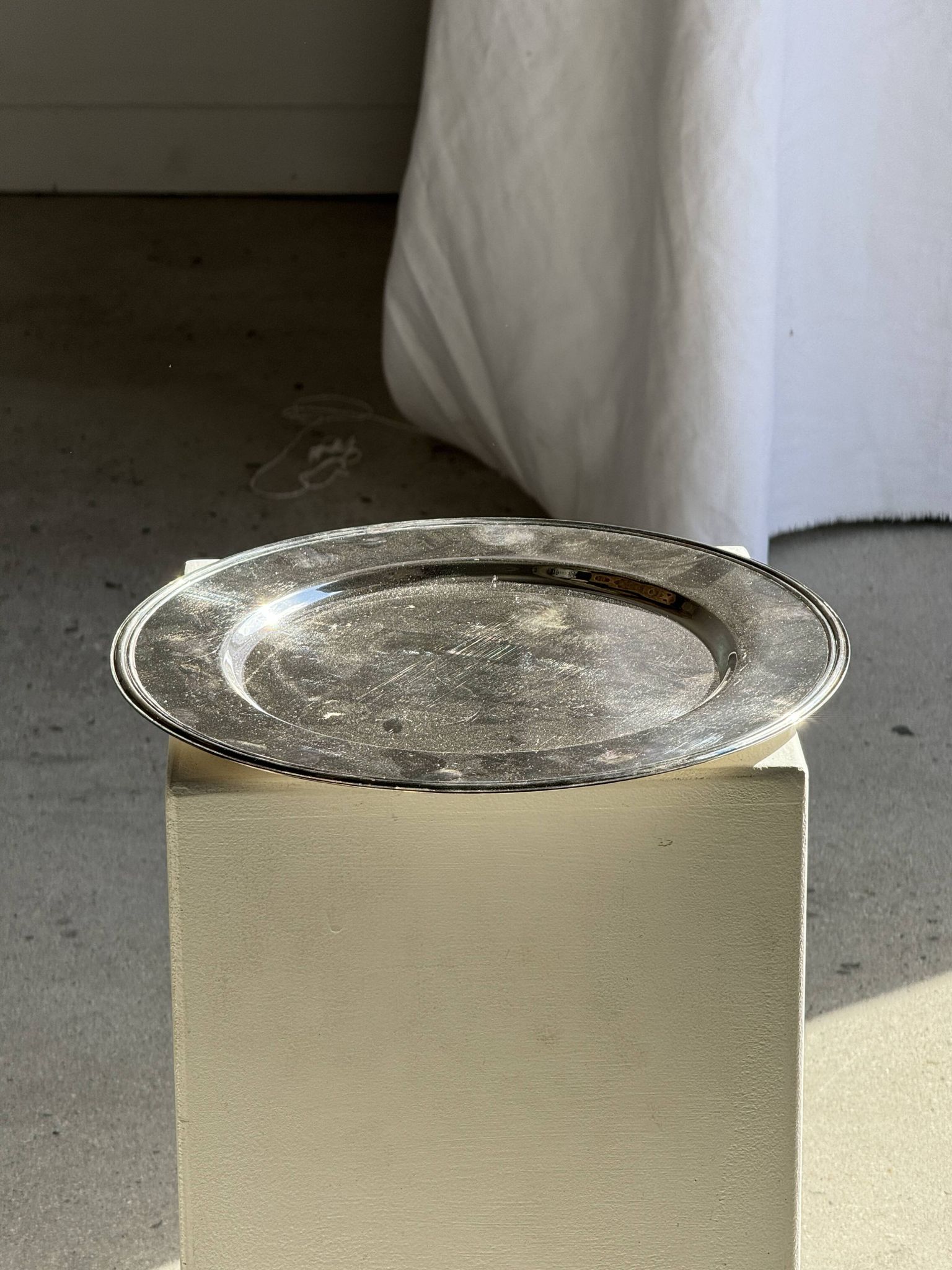 Round vintage silver-plated tray D30 H2