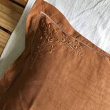 Old embroidered cushion tinted in speculoos