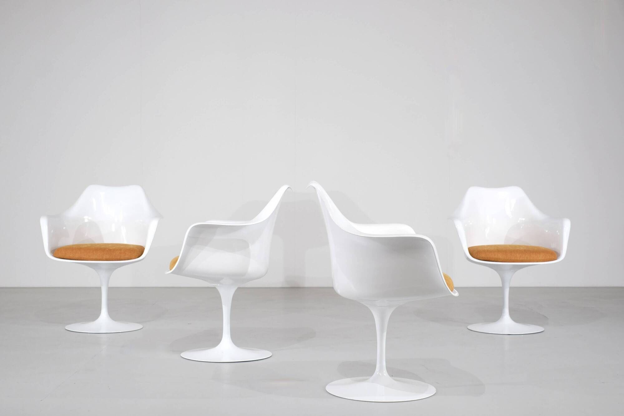 Set of 4 Tulip armchairs by Eero Saarinen for Knoll International - 1960s