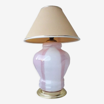 Lampe rose en verre