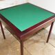 Table de jeu couleur acajou avec tapis en vert