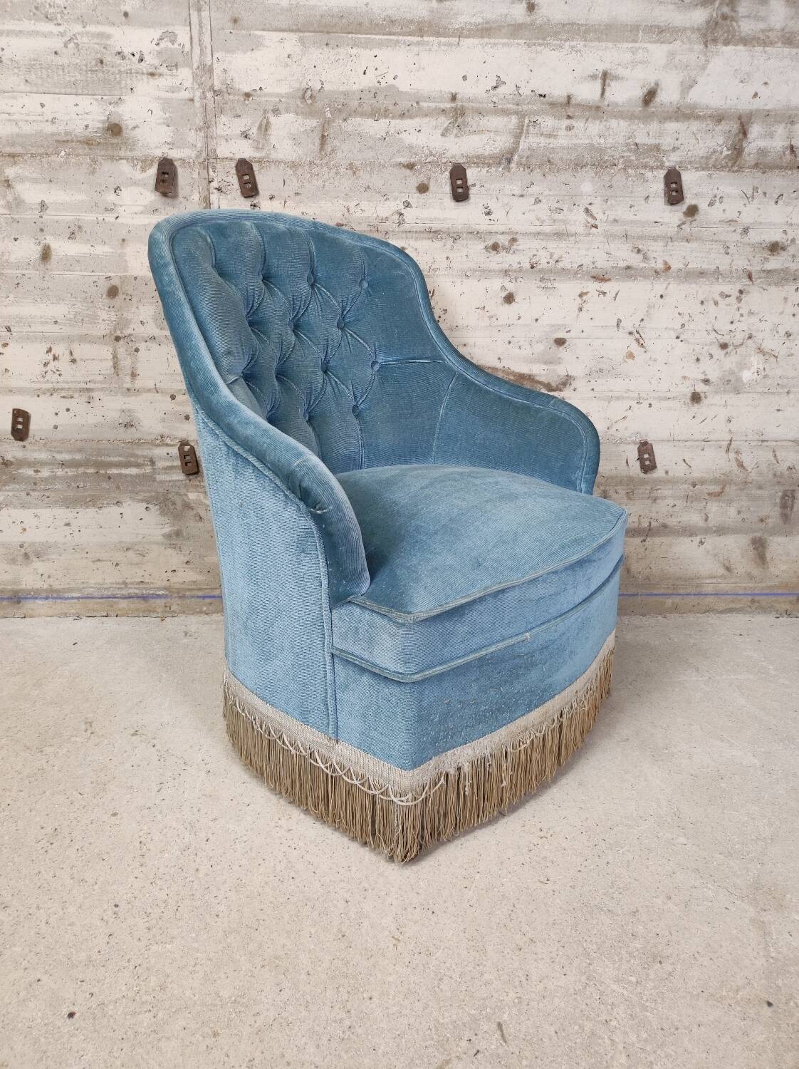 Toad armchair