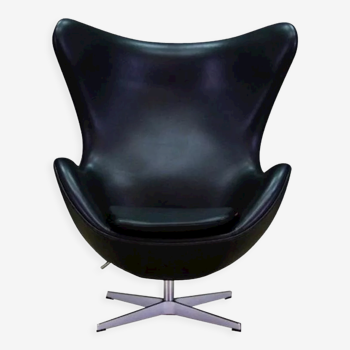 Egg chair by Arne Jacobsen for Firtz Hansen 2007