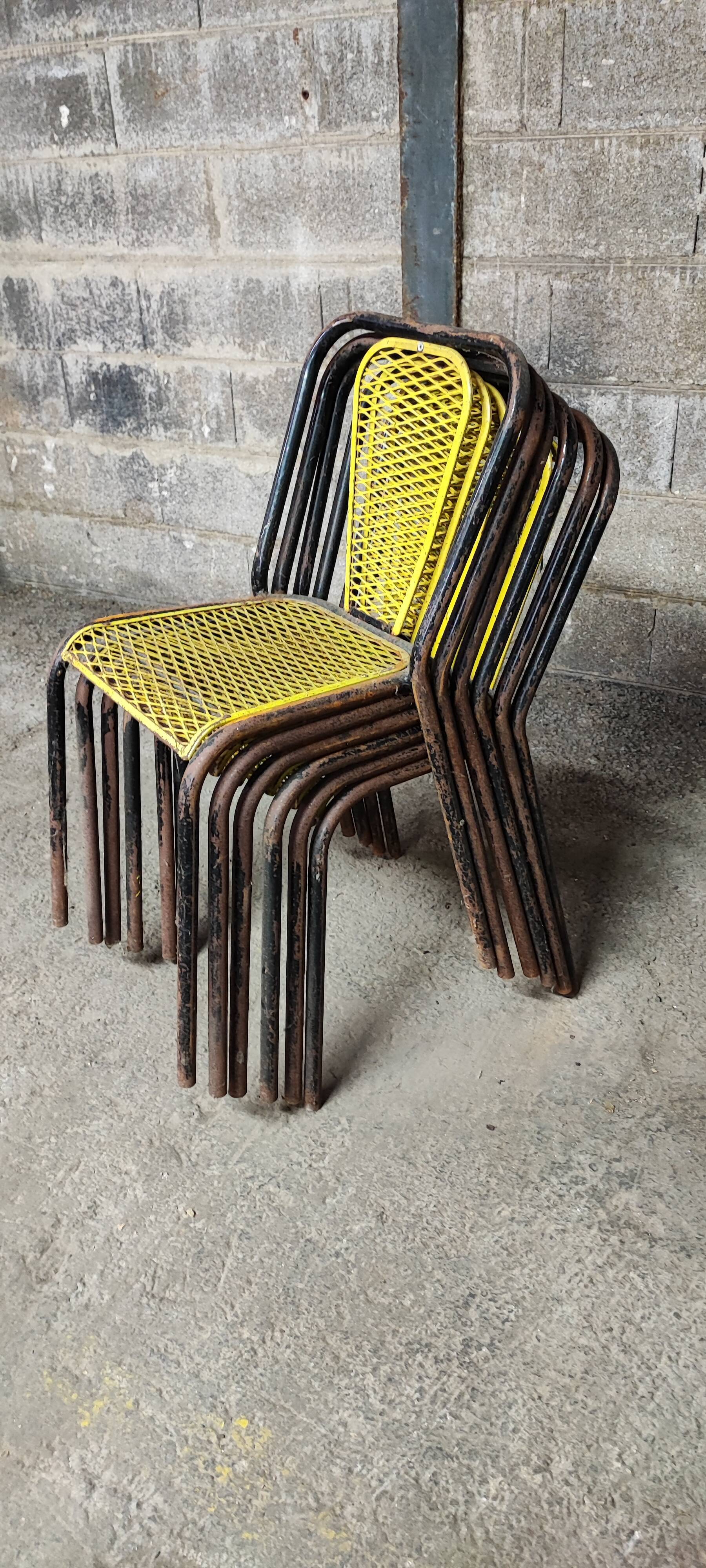 Six chaises en métal perforé seducta René Malaval