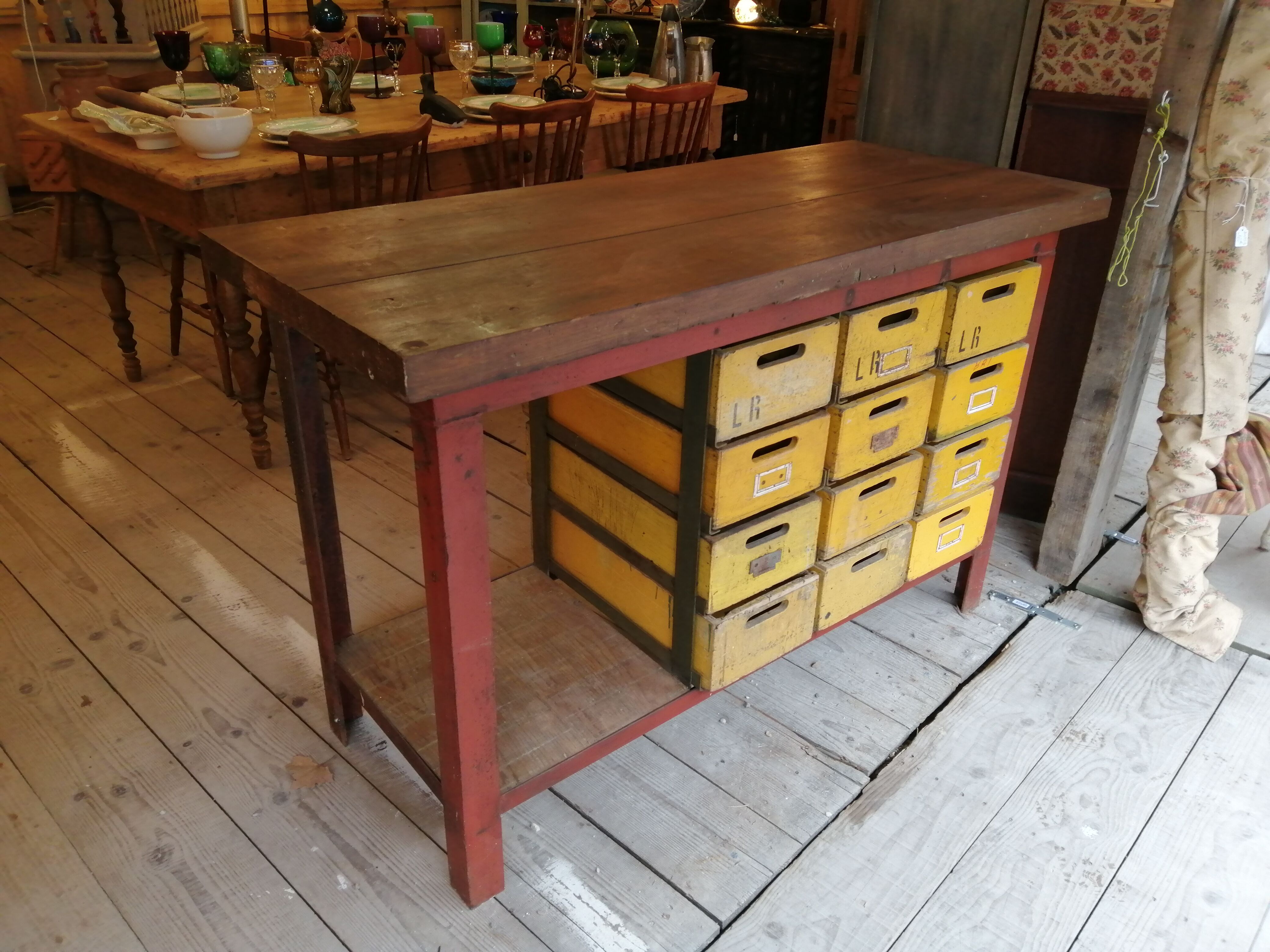 Industrial workbench with 12 drawers