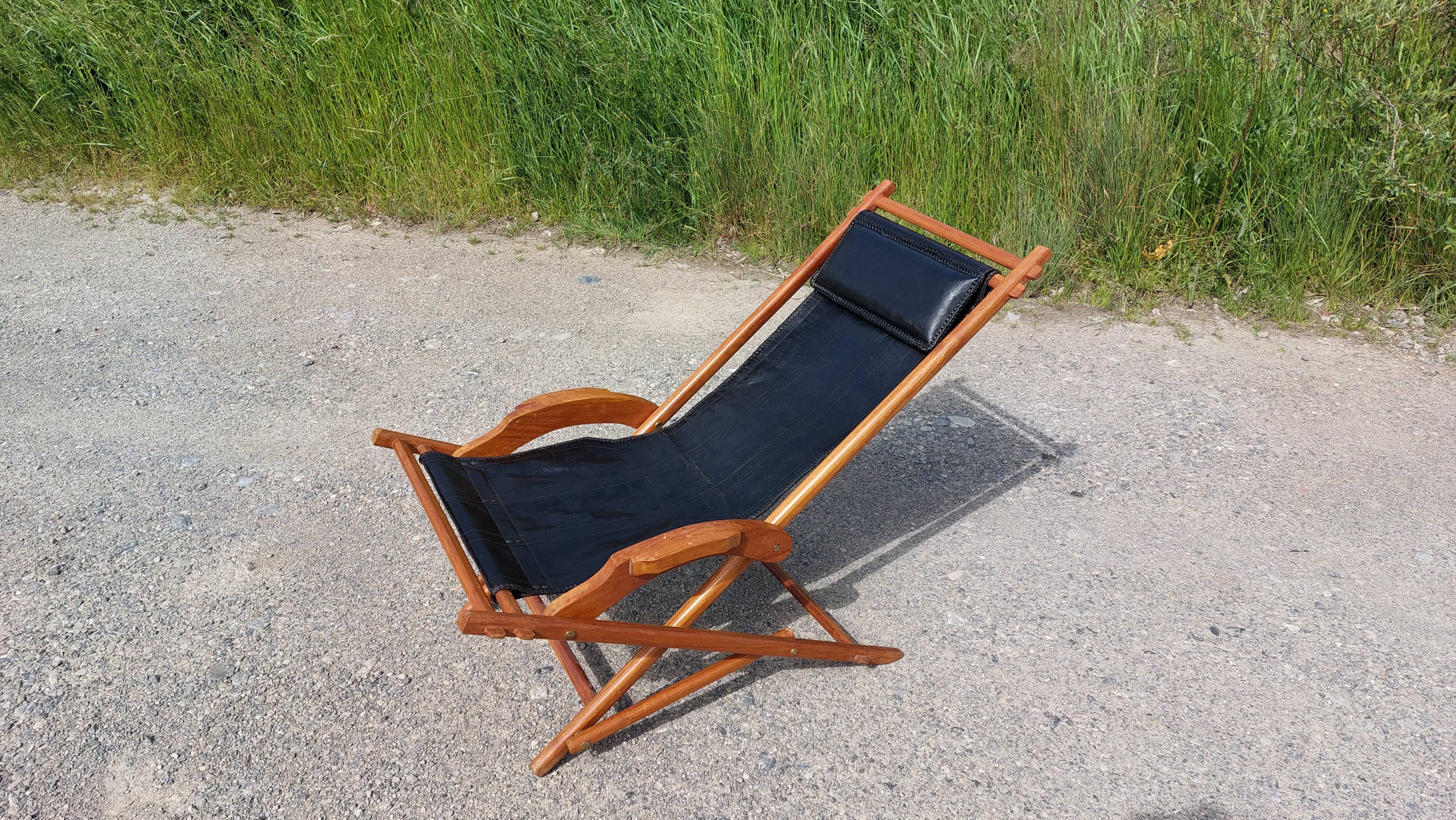 Old deckchair deck chair in wood and black leather - 40s