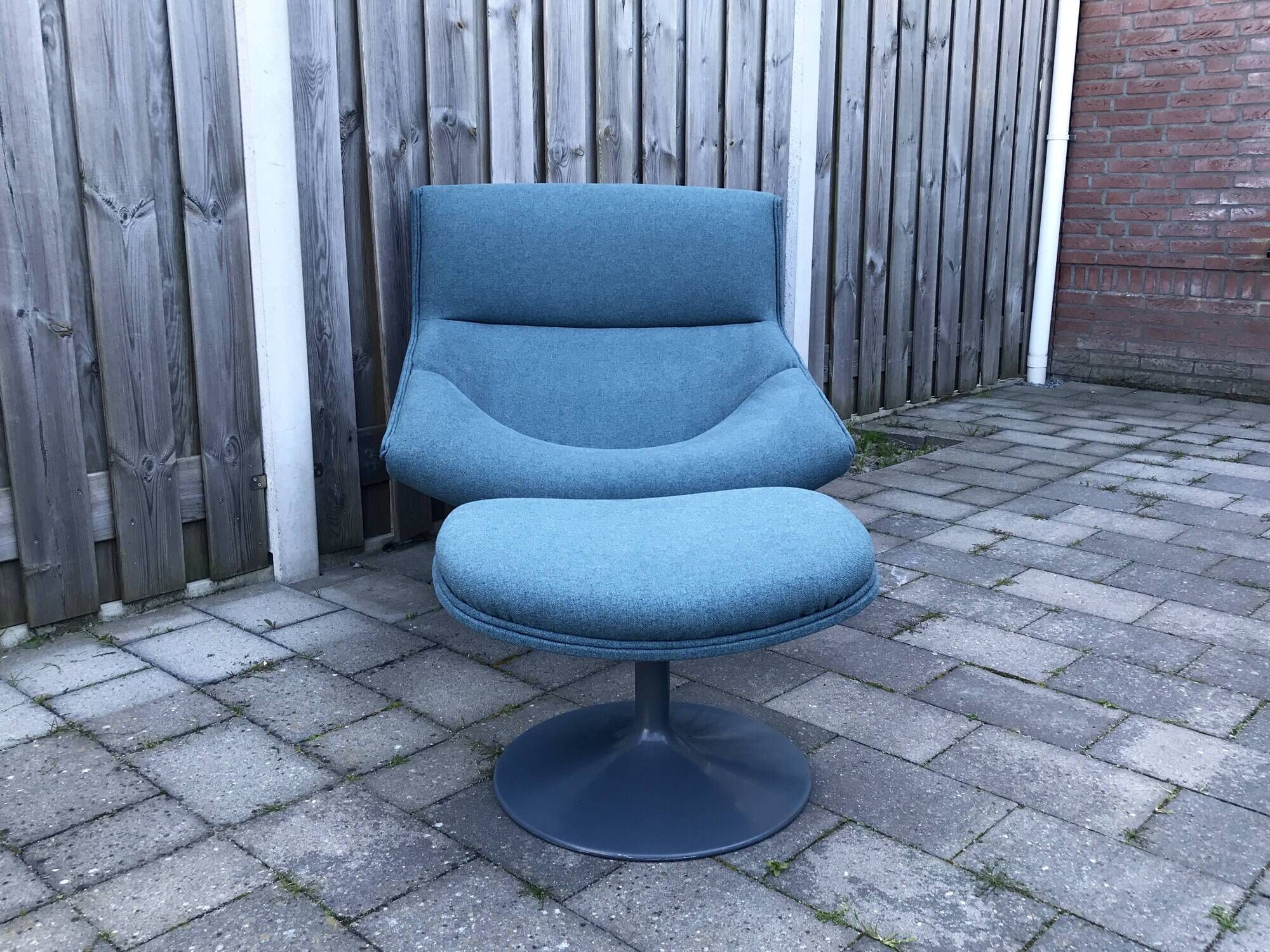 Artifort F520 armchair by Geoffrey Harcourt with P510 ottoman