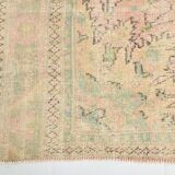 Tapis d’Anatolie ancien tons pastel rose poudré et vert, 231x330 Cm