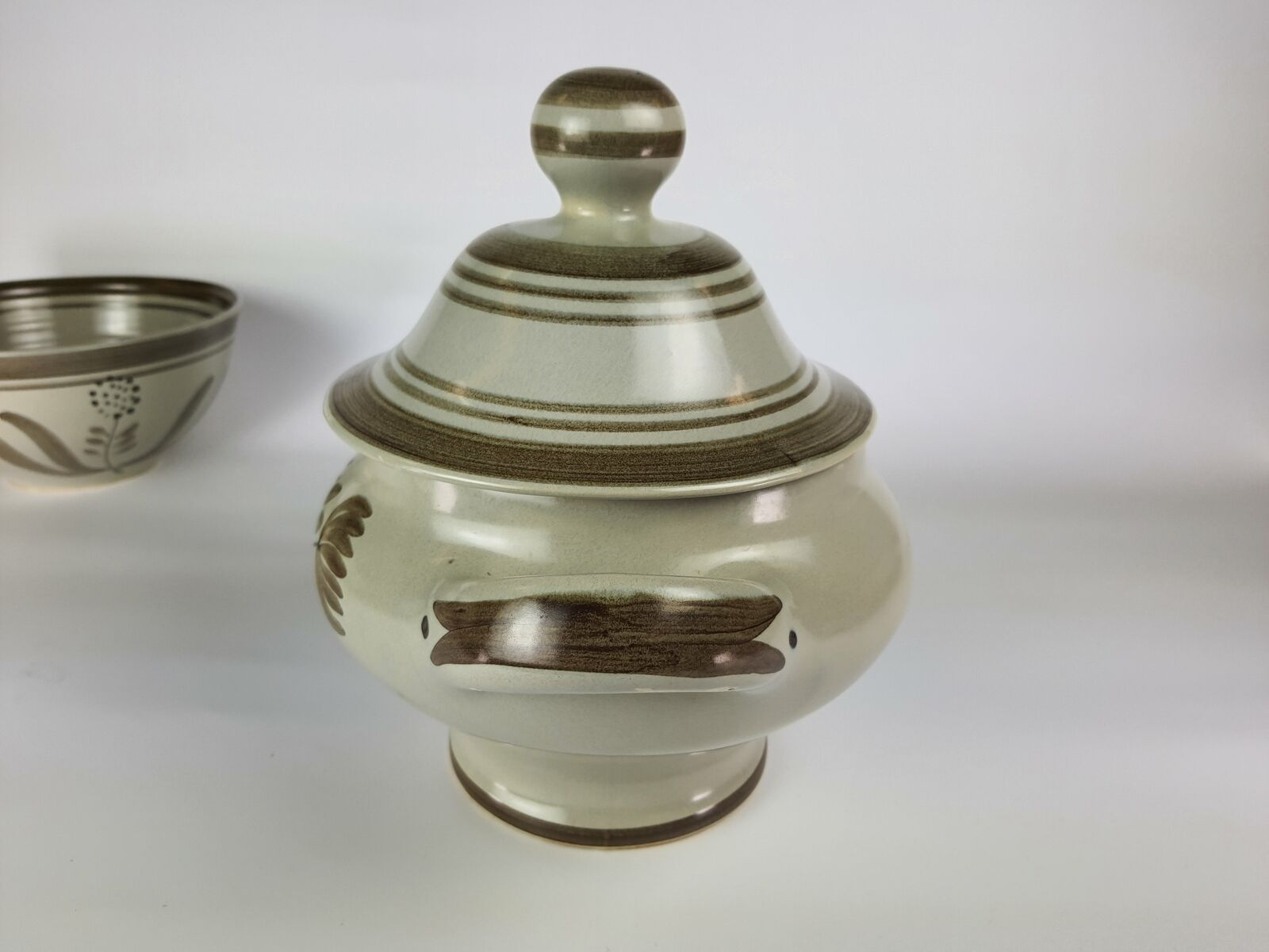 Longchamp 42-piece hand-painted dish service