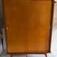 Armoire vintage à pieds compas