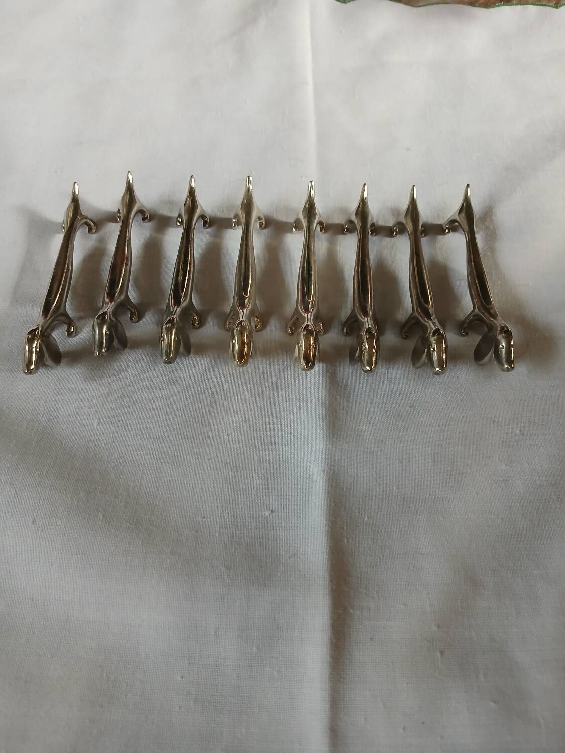 8 metal knife holders/dogs