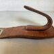 Patère en cuir style Jacques Adnet