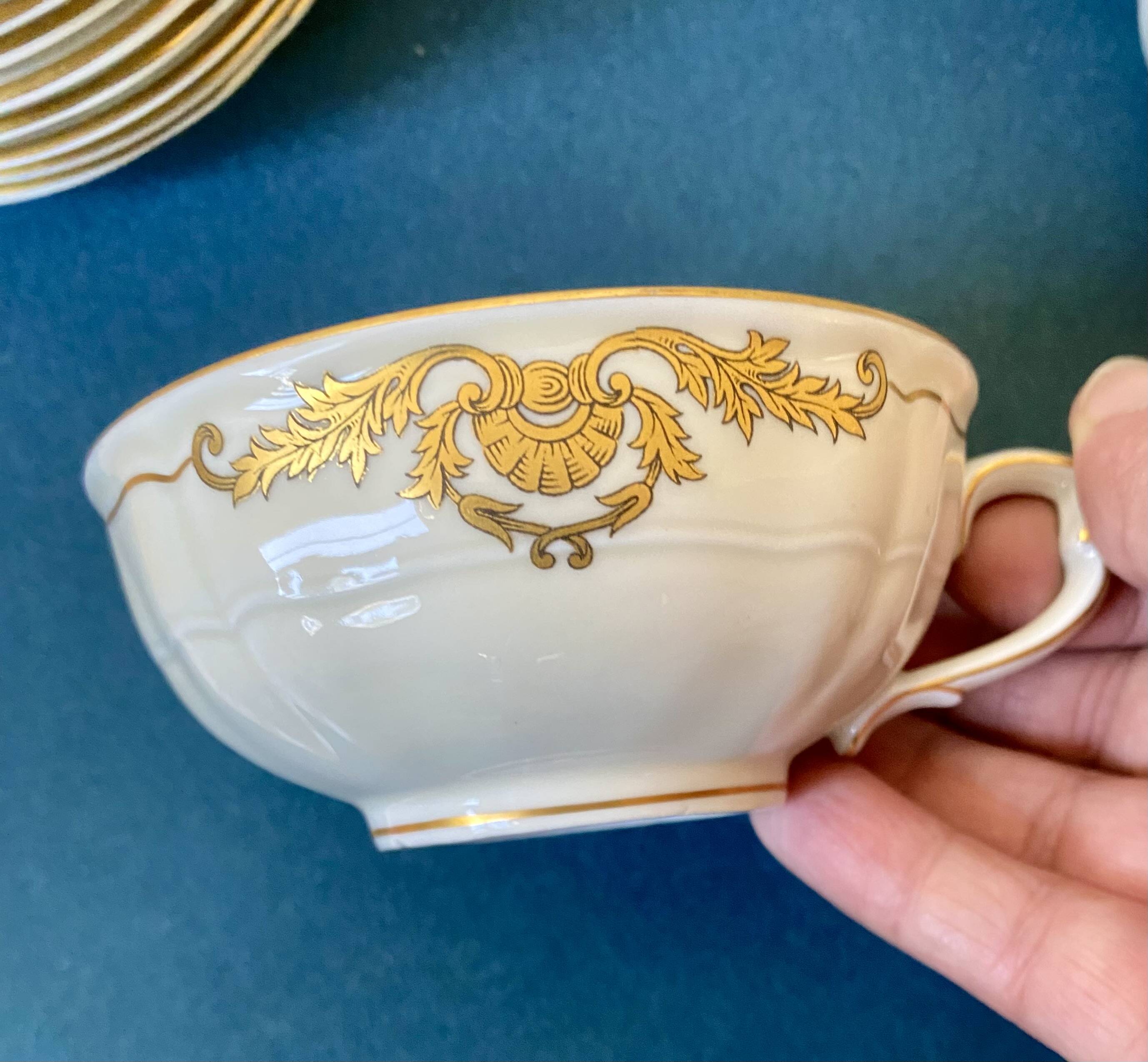 Bernardaud Coquille porcelain service, 96 pieces.